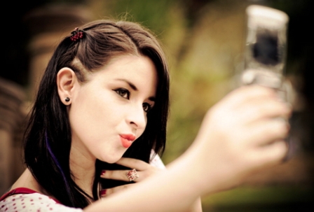 Tips Selfie dengan muka dimiringkan ke kanan atau ke kiri
